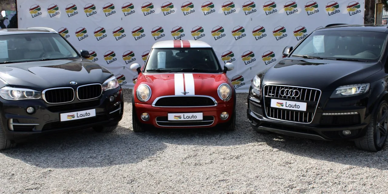 Lauto siūlo daugiau nei 150 automobilių vienoje aikštelėje